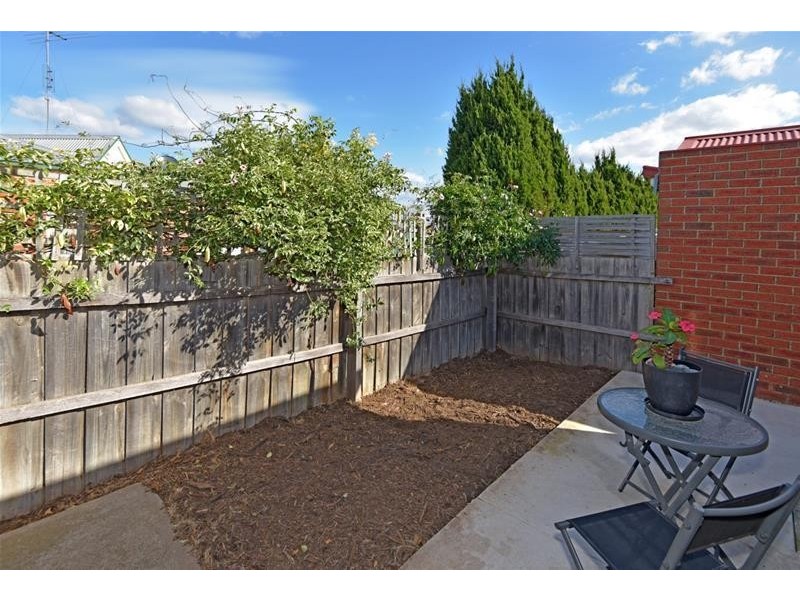 4 Huon Crescent, Leopold VIC 3224