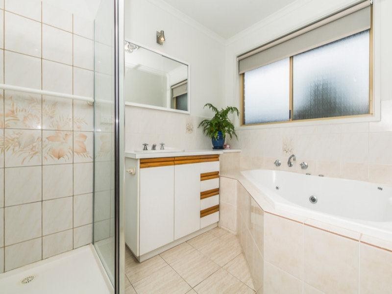 2/2 Wingeel Court, Leopold VIC 3224