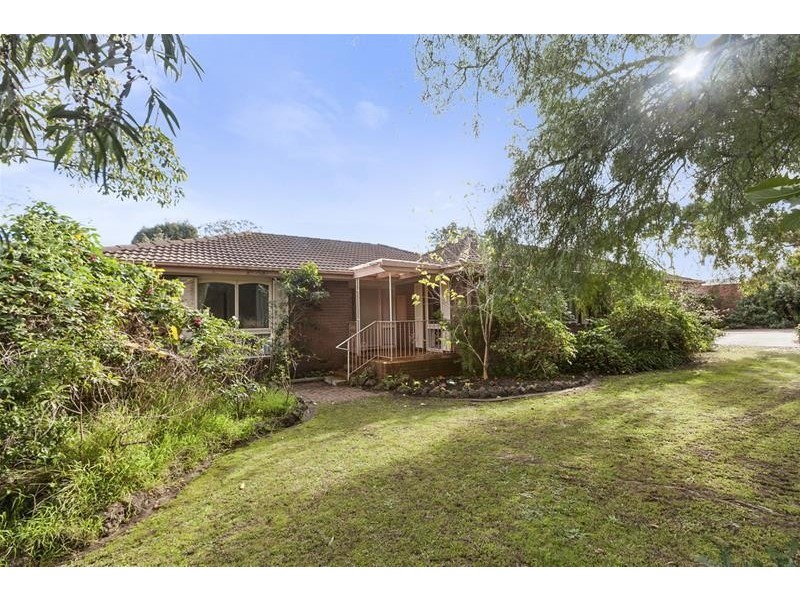 8 Mitchell Drive, Leopold VIC 3224
