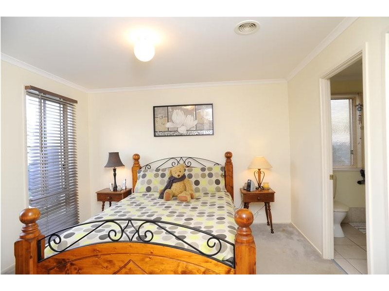 8 Canowindra Way, Leopold VIC 3224