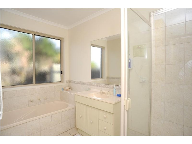 8 Canowindra Way, Leopold VIC 3224