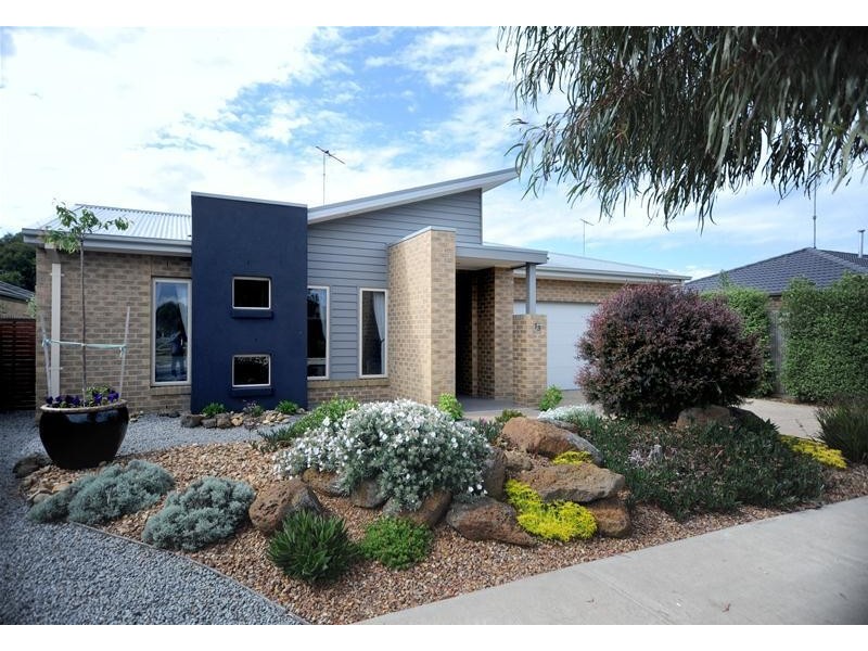 13 Grassland Grove, Leopold VIC 3224