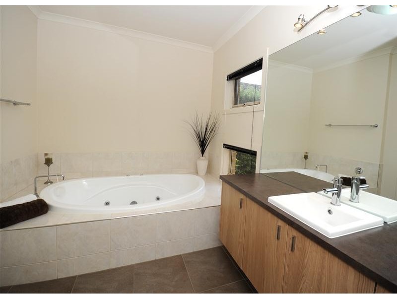 13 Grassland Grove, Leopold VIC 3224