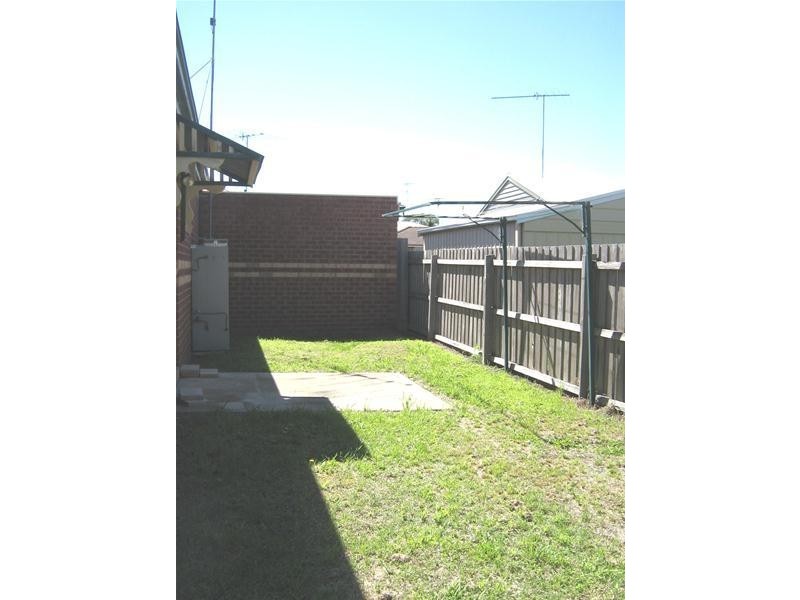 2/60 Burlington Crescent, Leopold VIC 3224