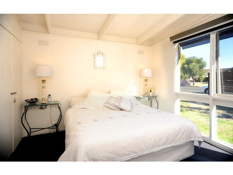 15 Hazelwood Crescent, Leopold VIC 3224