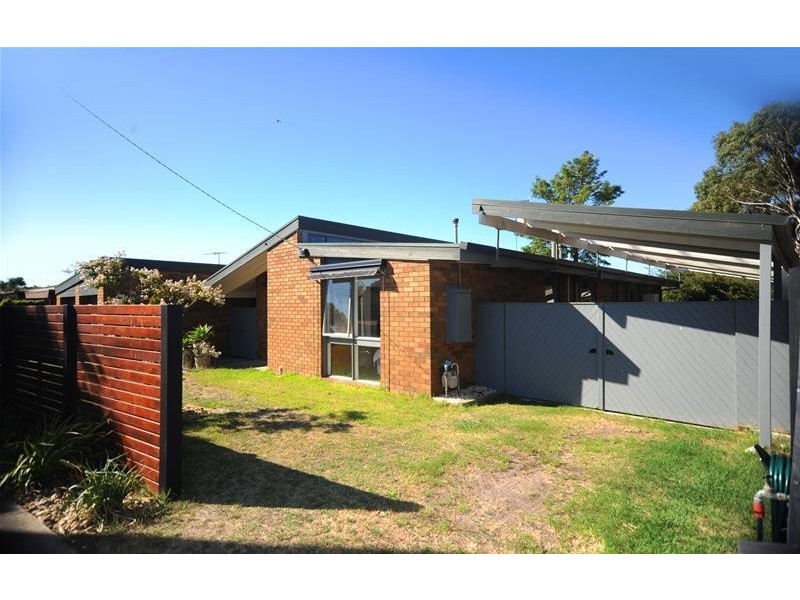 15 Hazelwood Crescent, Leopold VIC 3224