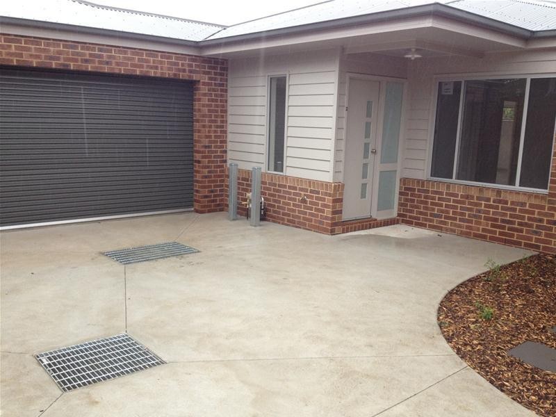 3/7 Ferry Grove, Newcomb VIC 3219