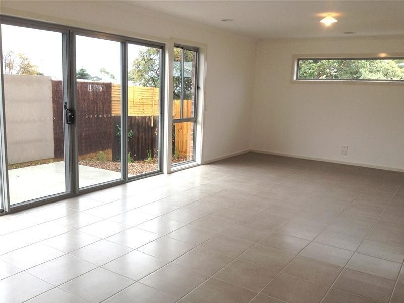 3/7 Ferry Grove, Newcomb VIC 3219