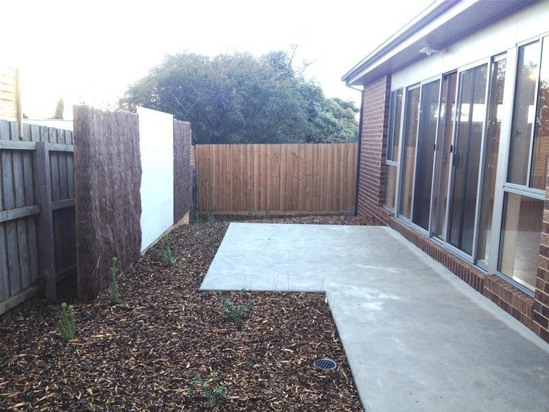 3/7 Ferry Grove, Newcomb VIC 3219