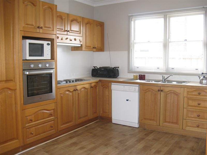 11 Charlotte Avenue, Newcomb VIC 3219