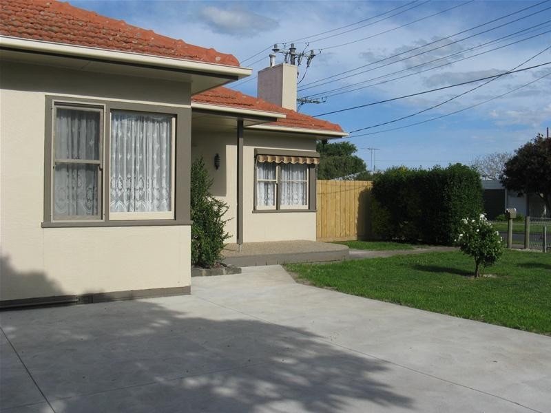 11 Charlotte Avenue, Newcomb VIC 3219