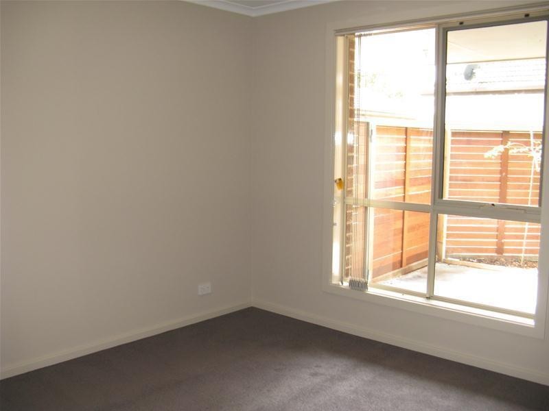 2/4 Greenwood Street, Newcomb VIC 3219