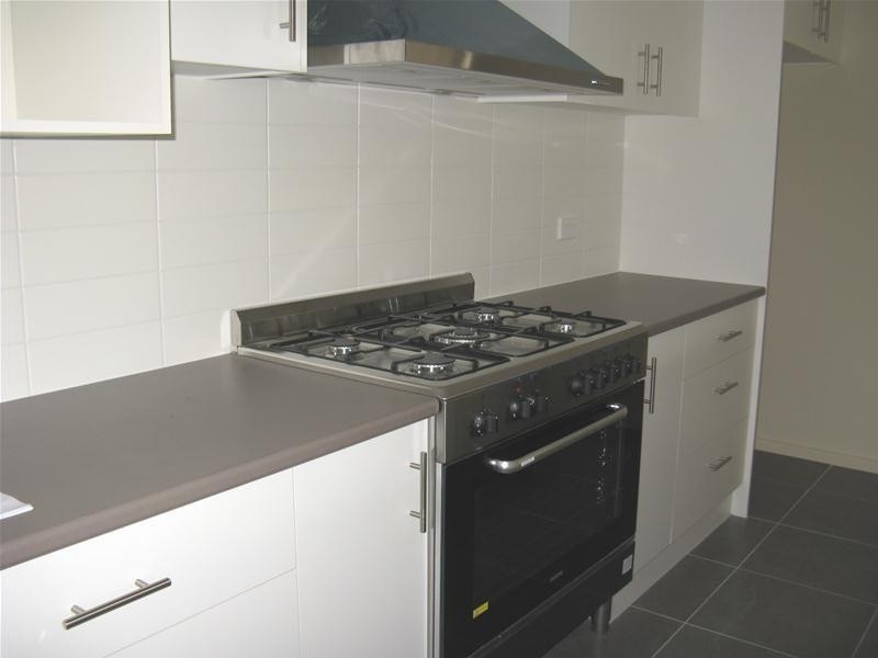 2/4 Greenwood Street, Newcomb VIC 3219