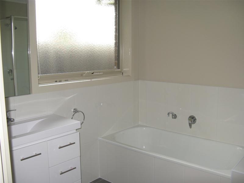 2/4 Greenwood Street, Newcomb VIC 3219