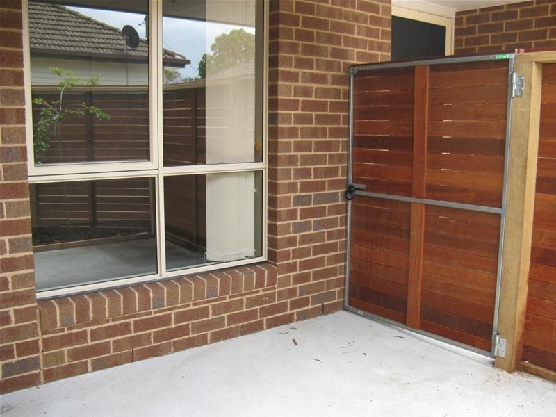 2/4 Greenwood Street, Newcomb VIC 3219