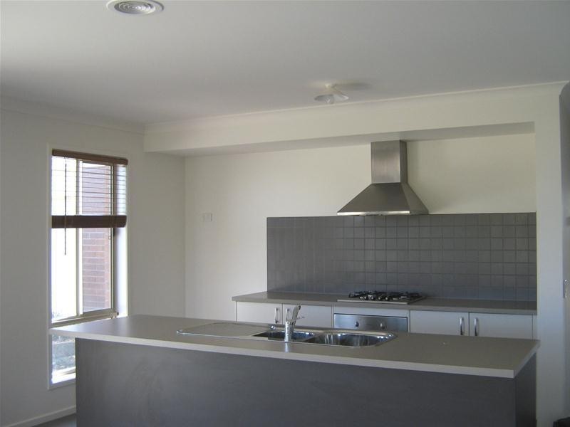 25 Yeoman Crescent, Leopold VIC 3224