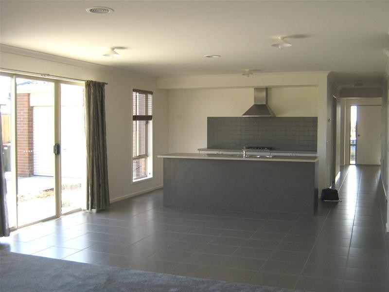 25 Yeoman Crescent, Leopold VIC 3224