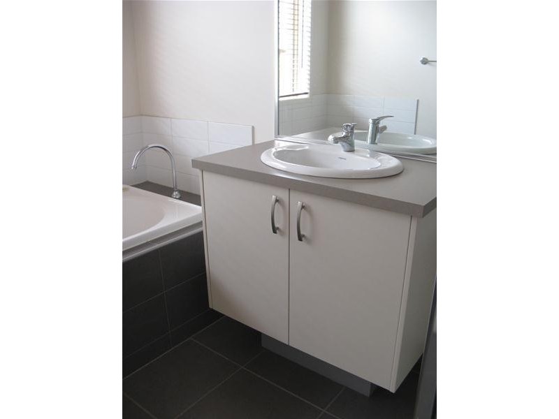 25 Yeoman Crescent, Leopold VIC 3224