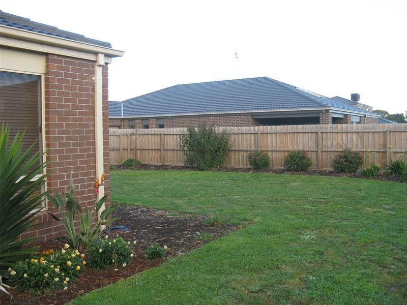 25 Yeoman Crescent, Leopold VIC 3224