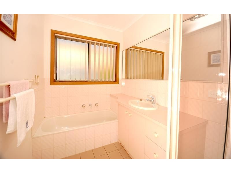 2/13 Justine Court, Leopold VIC 3224