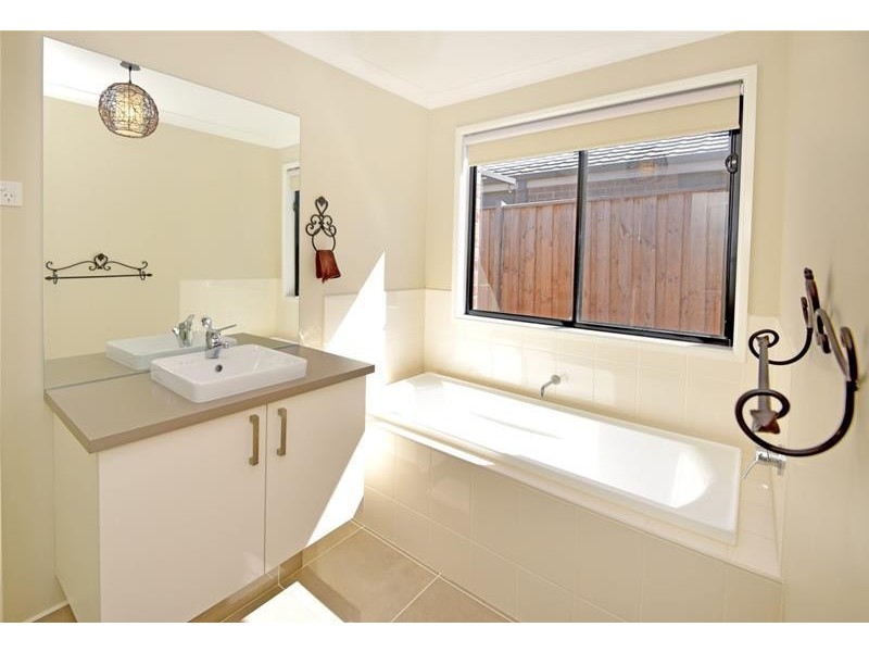 4 Headland Drive, Leopold VIC 3224