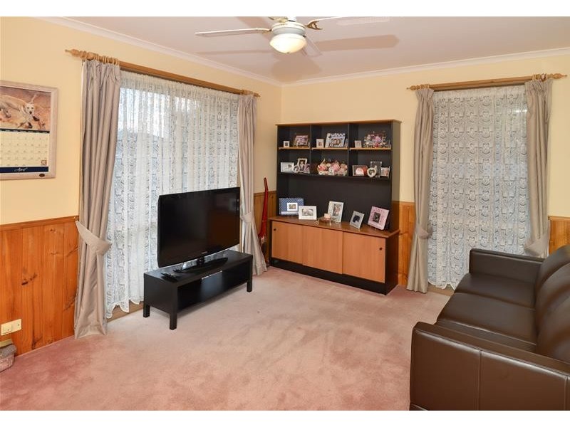 33 Aldershot Road, St Albans Park VIC 3219