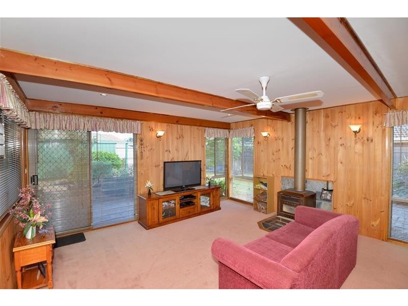 33 Aldershot Road, St Albans Park VIC 3219