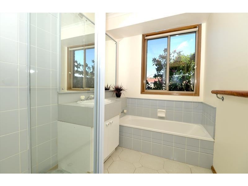 33 Aldershot Road, St Albans Park VIC 3219