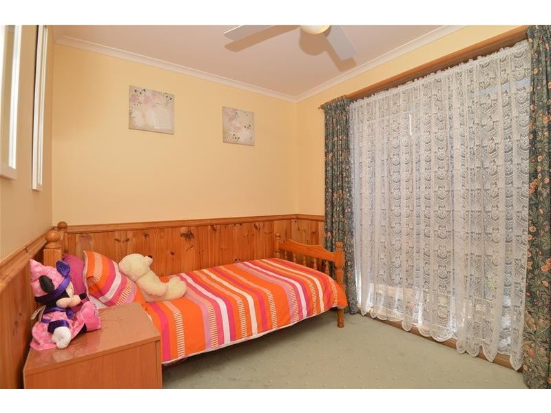 33 Aldershot Road, St Albans Park VIC 3219