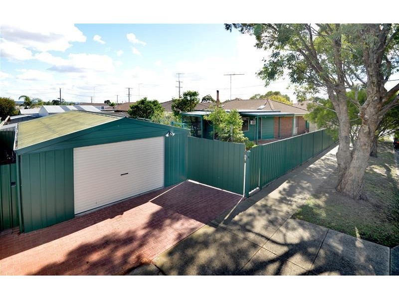 33 Aldershot Road, St Albans Park VIC 3219