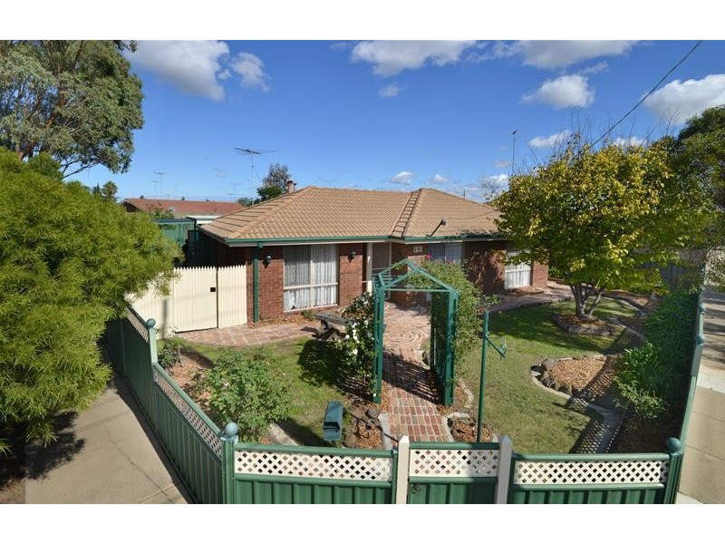 33 Aldershot Road, St Albans Park VIC 3219