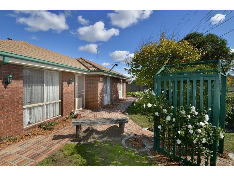 33 Aldershot Road, St Albans Park VIC 3219