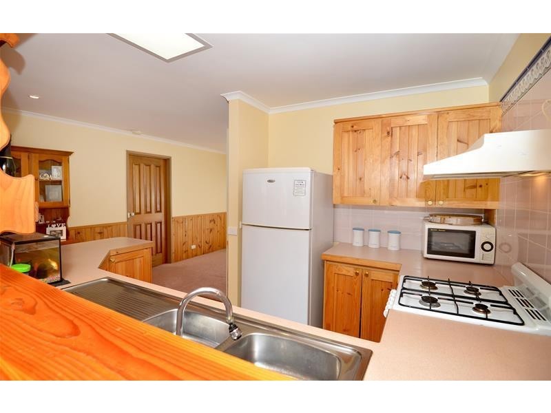 33 Aldershot Road, St Albans Park VIC 3219