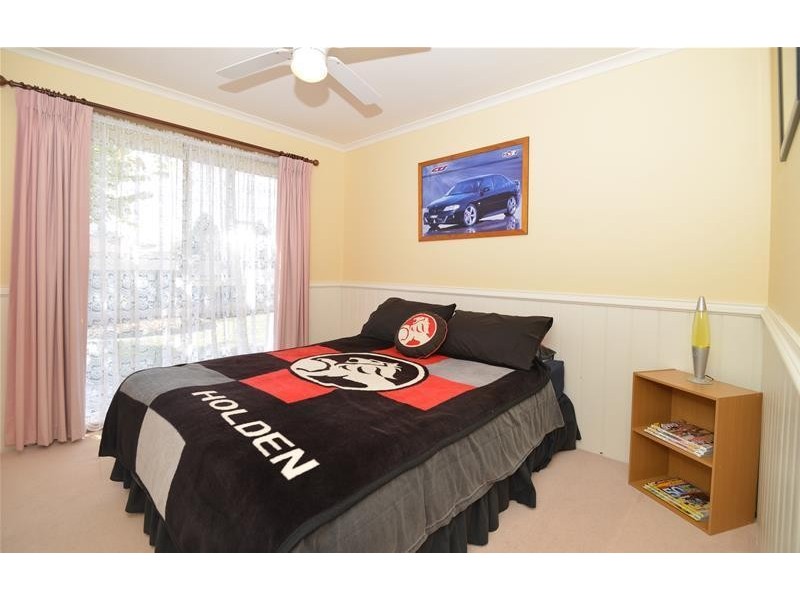 33 Aldershot Road, St Albans Park VIC 3219