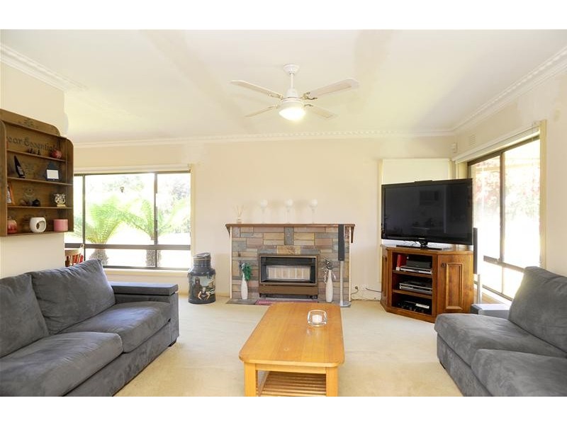 827 Bellarine Highway, Leopold VIC 3224