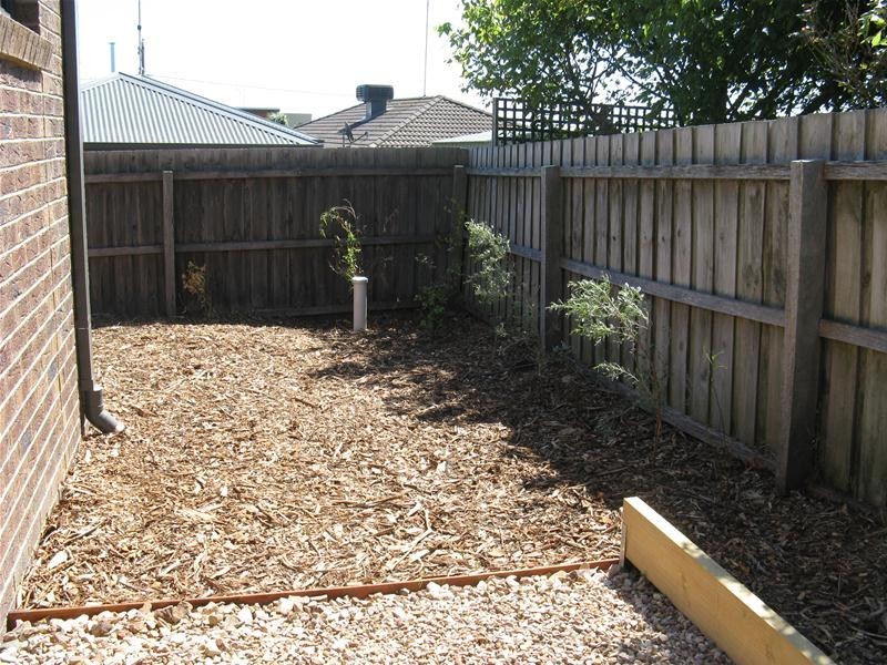 2/18 Ferguson Road, Leopold VIC 3224