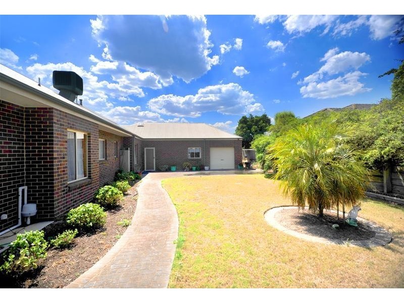 42 Viewbay Drive, Leopold VIC 3224