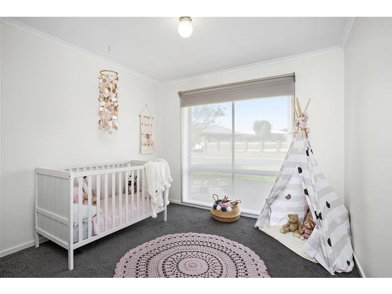 8 Sarah Court, Leopold VIC 3224