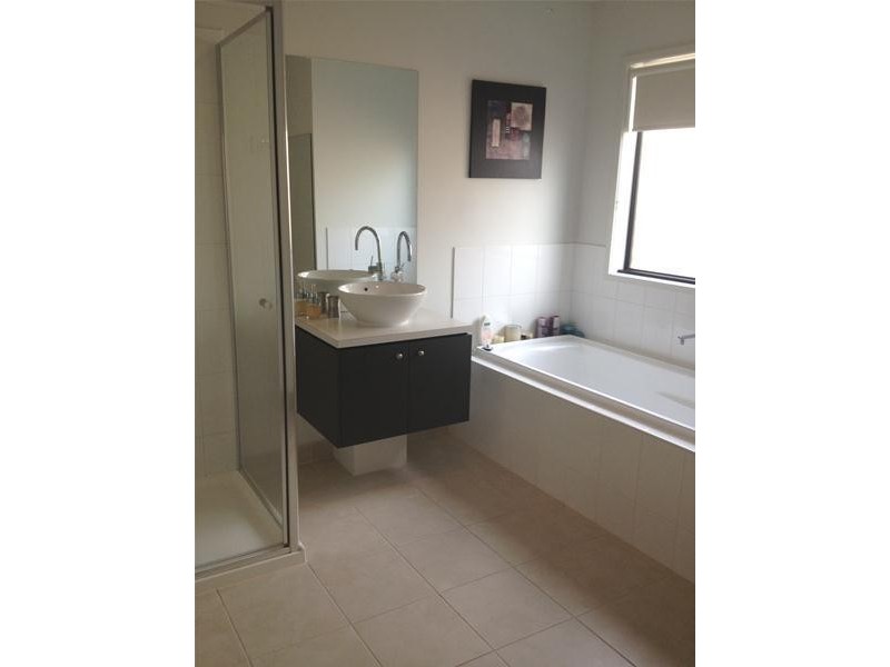 10A Hoddle Drive, Leopold VIC 3224