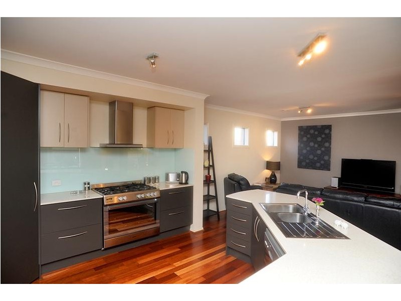 2/796 Bellarine Highway, Leopold VIC 3224