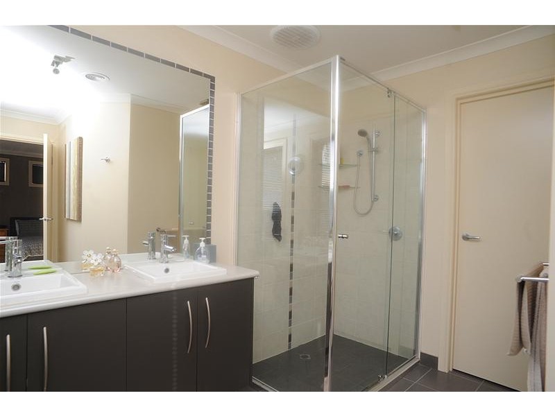 2/796 Bellarine Highway, Leopold VIC 3224