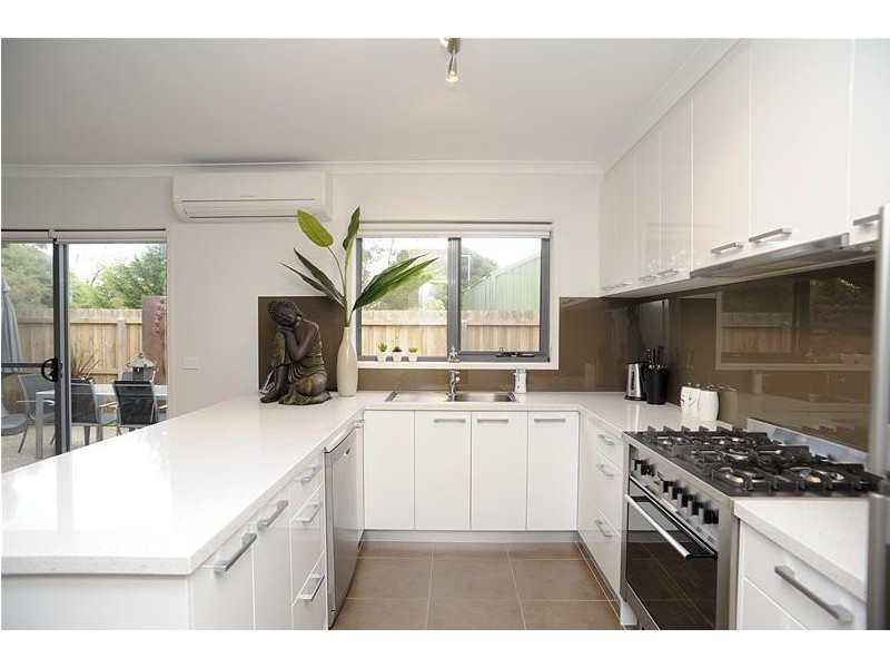 2/62 Burlington Crescent, Leopold VIC 3224