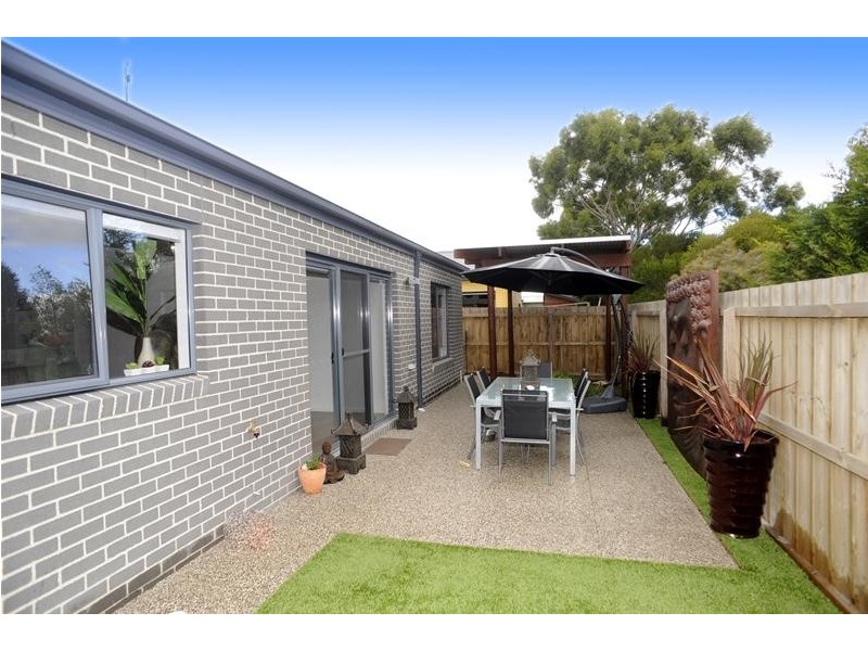 2/62 Burlington Crescent, Leopold VIC 3224