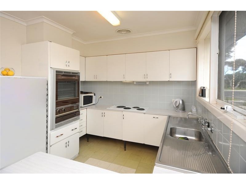 831 Bellarine Highway, Leopold VIC 3224