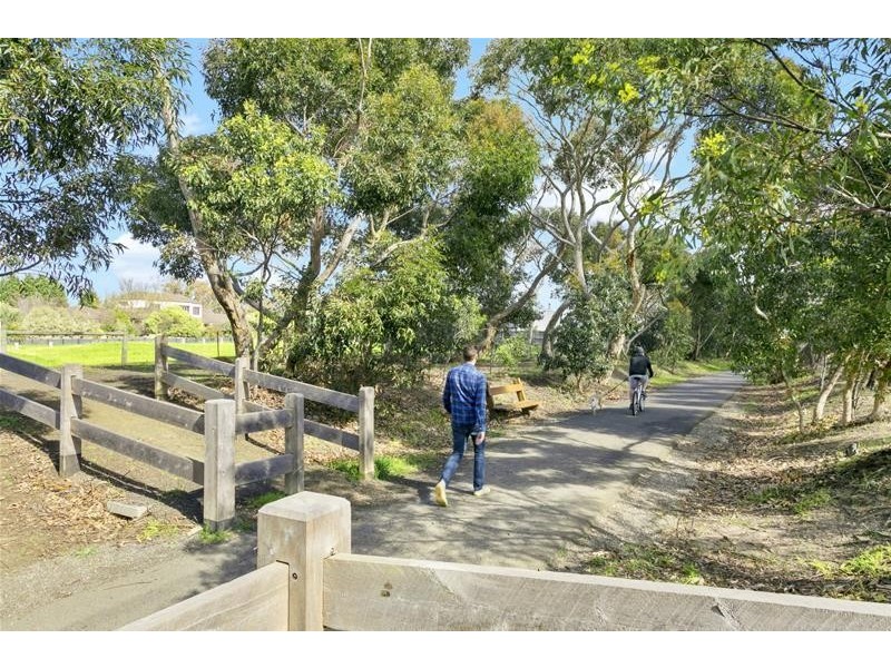 21B Lorikeet Court, Leopold VIC 3224