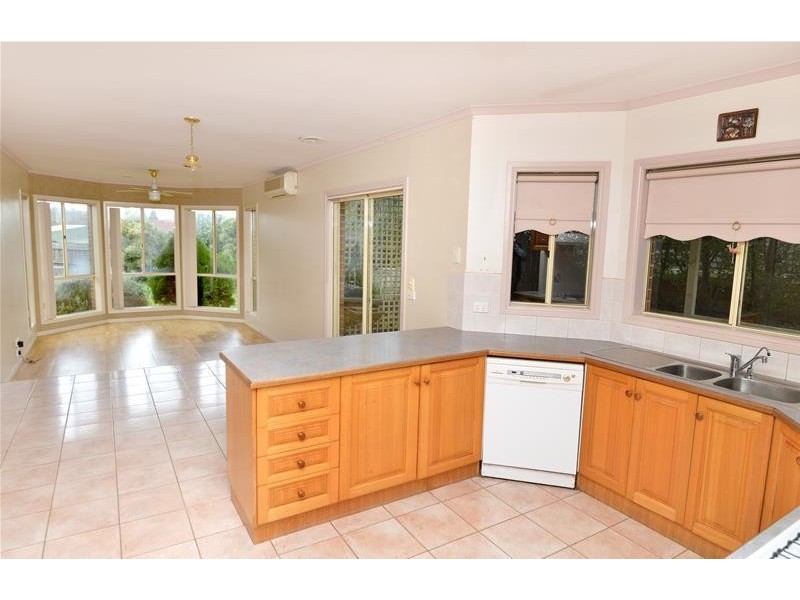 8 Kambalda Court, Leopold VIC 3224