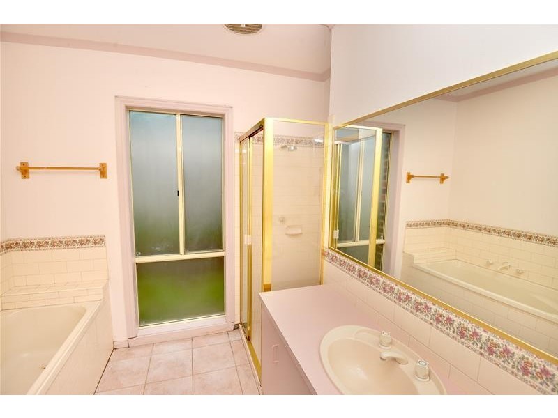 8 Kambalda Court, Leopold VIC 3224