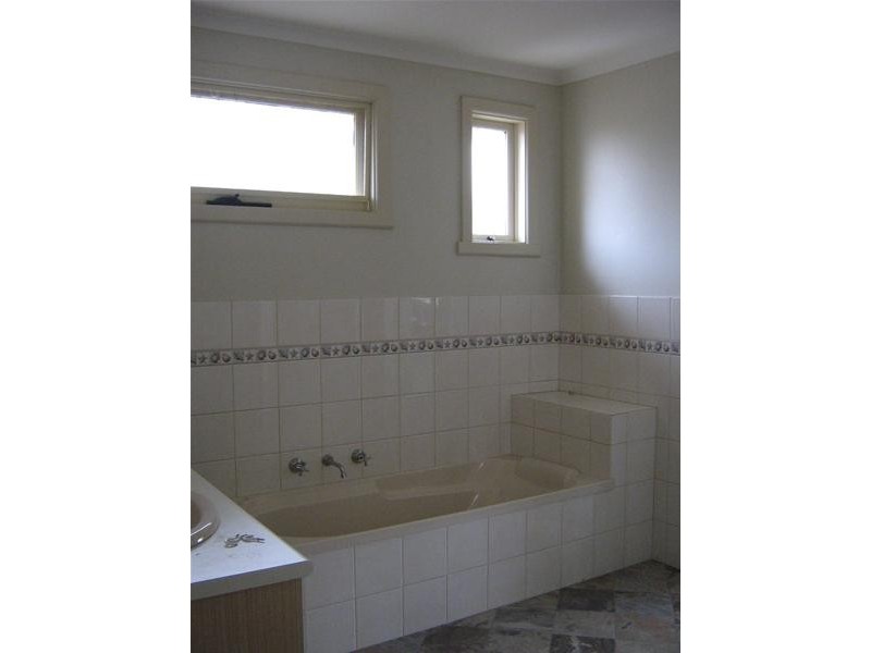 6 William Street, Leopold VIC 3224