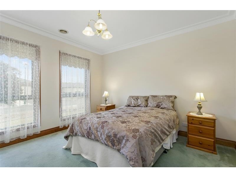 8 Moondara Court, Leopold VIC 3224