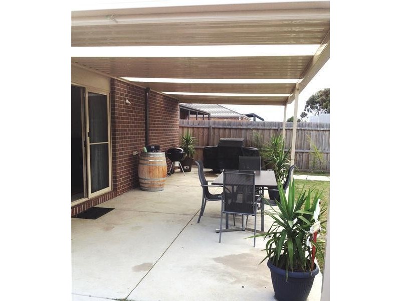 8 Benita  Place, Leopold VIC 3224